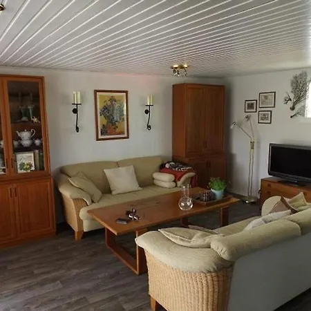 Semesterbostad Strecker, Bedekaspel