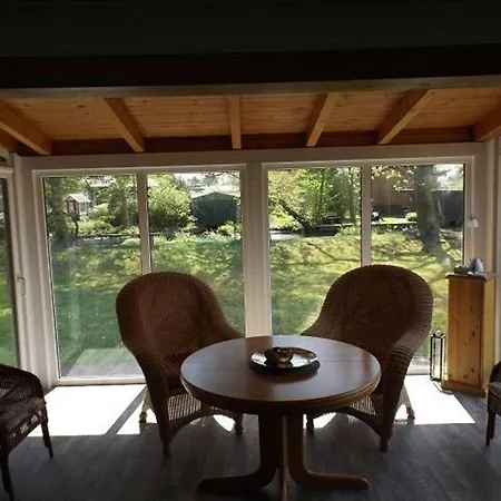 Semesterbostad Strecker, Bedekaspel